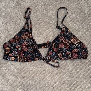 Bathing suit top. Multicolored.